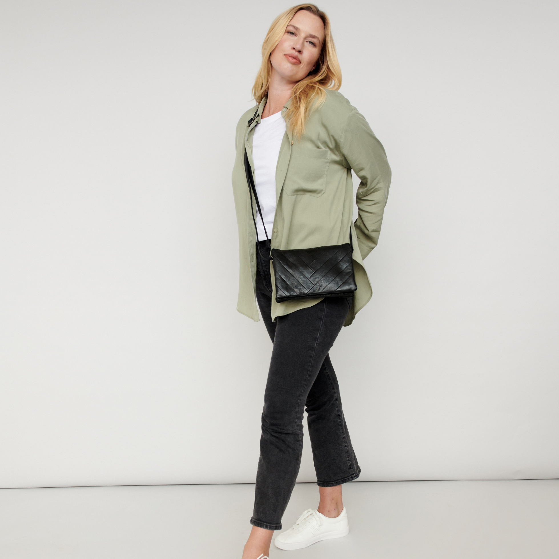 Sunny Leather Crossbody Bag - Image 12