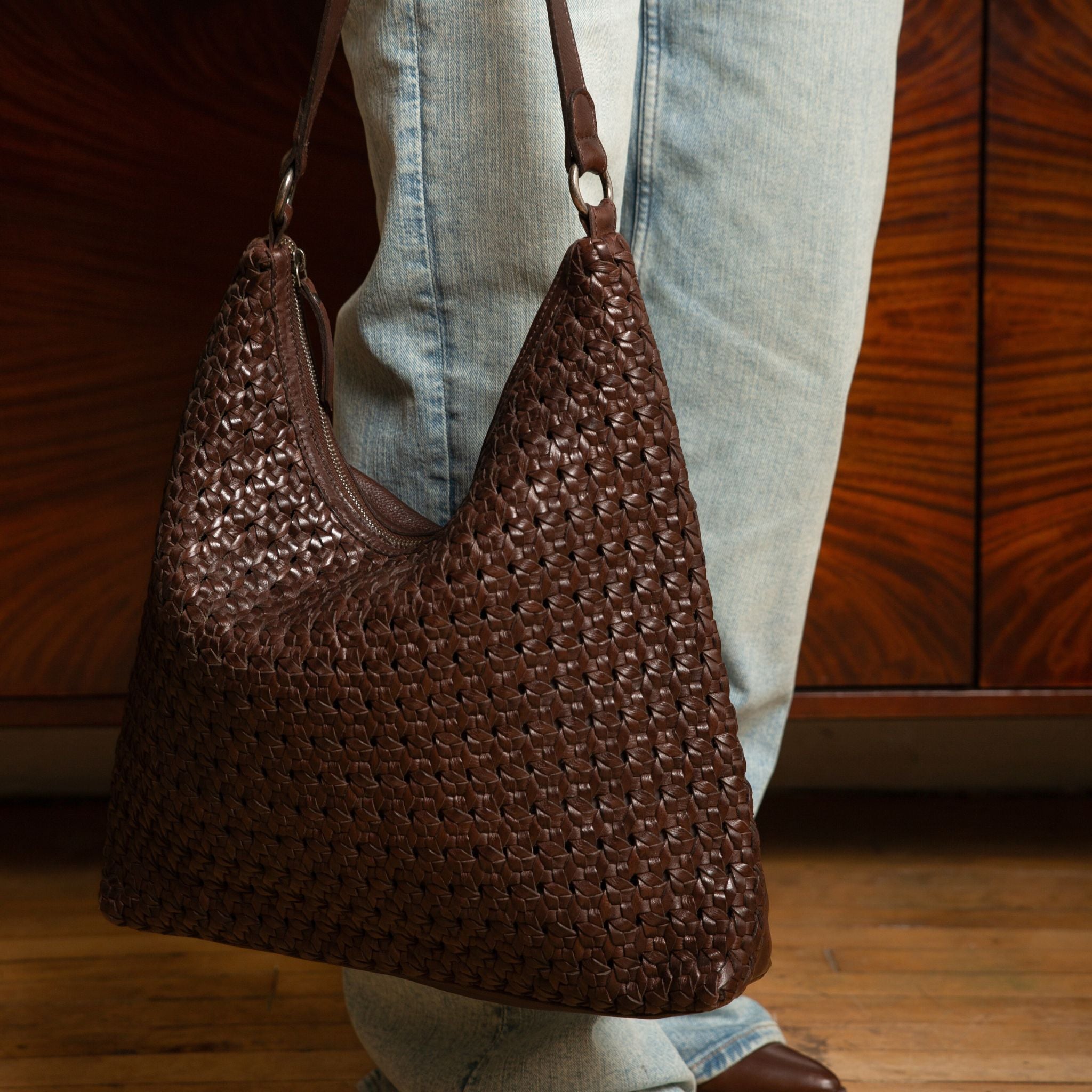 Isabel Leather Shoulder Bag - Image 3